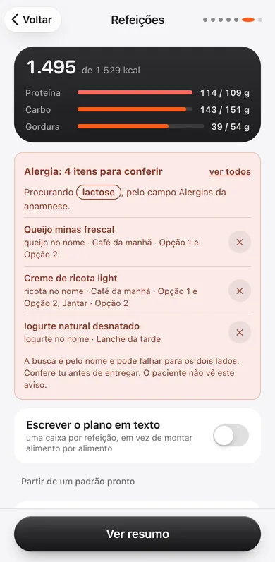 Refeições de um plano no celular, com o aviso de alergia para conferir antes de entregar